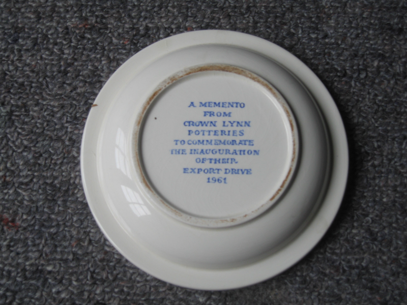 Ashtray commemorating the export drive of the 1960s.